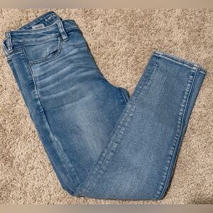 American Eagle Women’s Hi-rise Jegging Size 10 Short Light Wash Stretch Denim